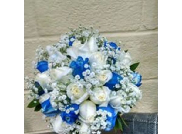 Buquês de Noiva: Buquês de noiva Especias: Buquê branco e azul |  Floricultura Muriel - (11) 4666-3069