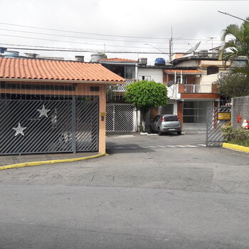 Sobrado 2 Dorms. (Sendo 1 Suíte) e Escritório - Cond. Village Monte Carlo I